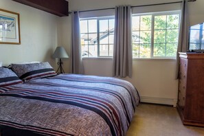 3 slaapkamers, een strijkplank/strijkijzer, reisbedje, gratis wifi