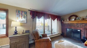 Smart TV, fireplace, stereo
