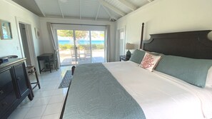 3 chambres, bureau, fer et planche à repasser, lit de bébé portatif