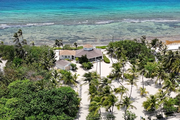 Aan het strand, ligstoelen aan het strand, strandlakens