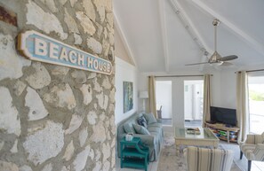 Smart-TV, DVD-Player, Bücher