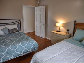 9 slaapkamers, een bureau, verduisterende gordijnen