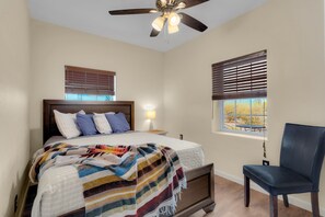 3 Schlafzimmer, Zimmersafe, Schreibtisch, Bügeleisen/Bügelbrett