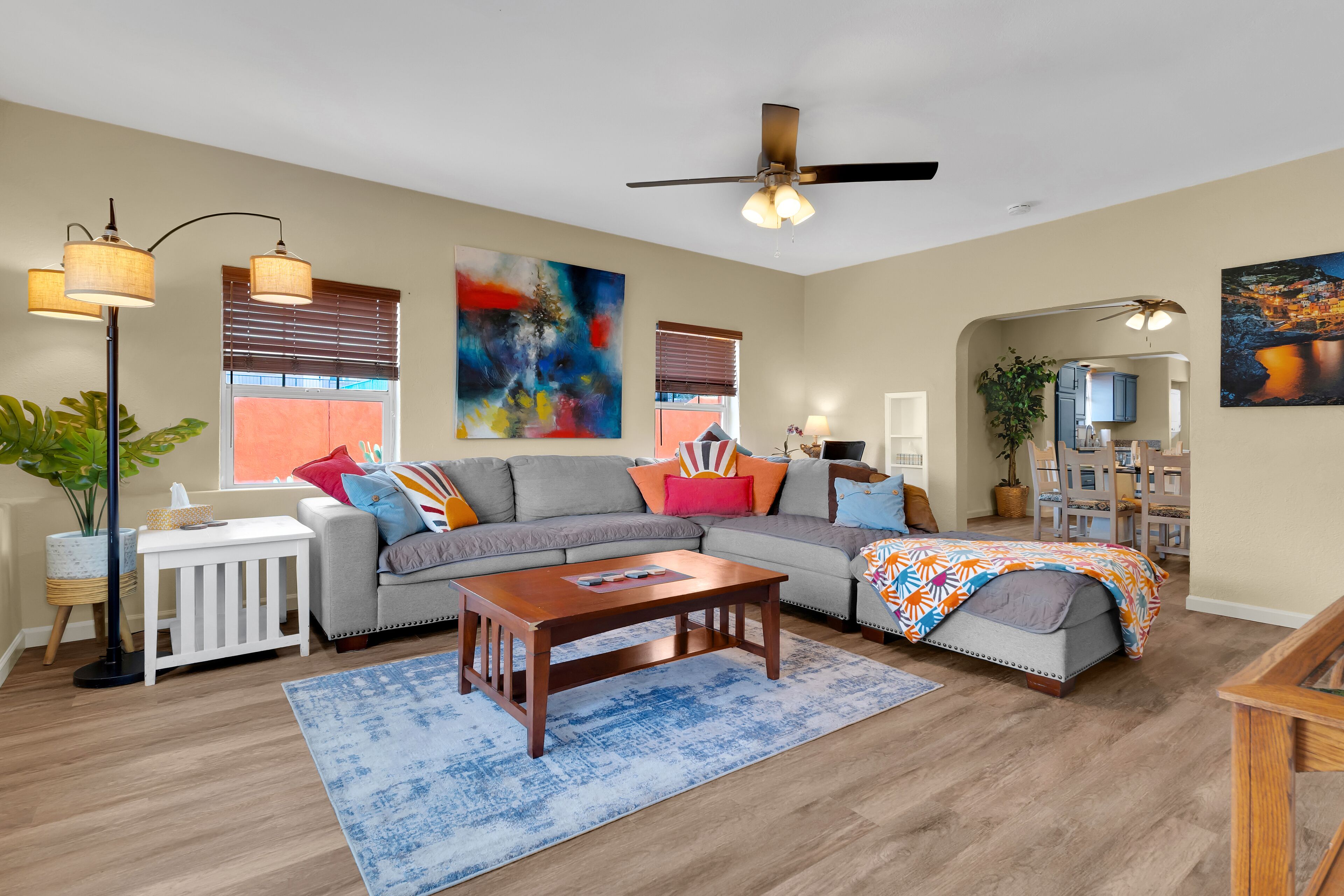 Smart-TV, DVD-spiller og bøker