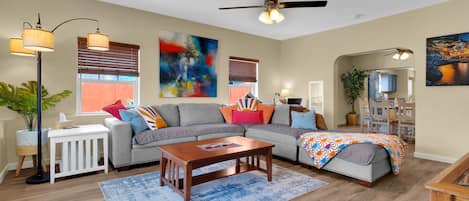 Smart-TV, DVD-spiller og bøker