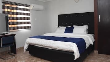 1 habitación, escritorio, wifi gratis y ropa de cama
