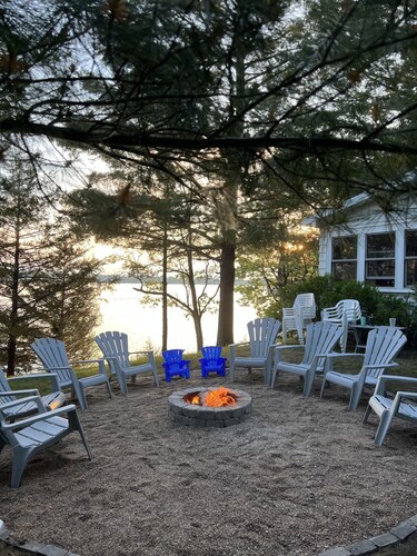 Waterfront on Silver Lake, private pier, pontoon rental, family fun!