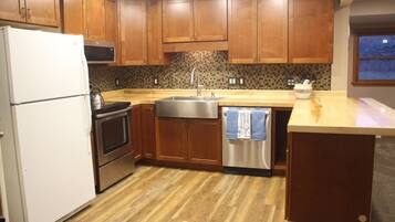 冰箱、微波炉、烤箱、炉灶