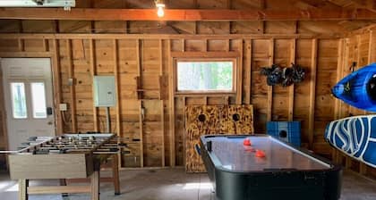 Waterfront on Silver Lake, private pier, pontoon rental, family fun!