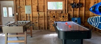 Waterfront on Silver Lake, private pier, pontoon rental, family fun!