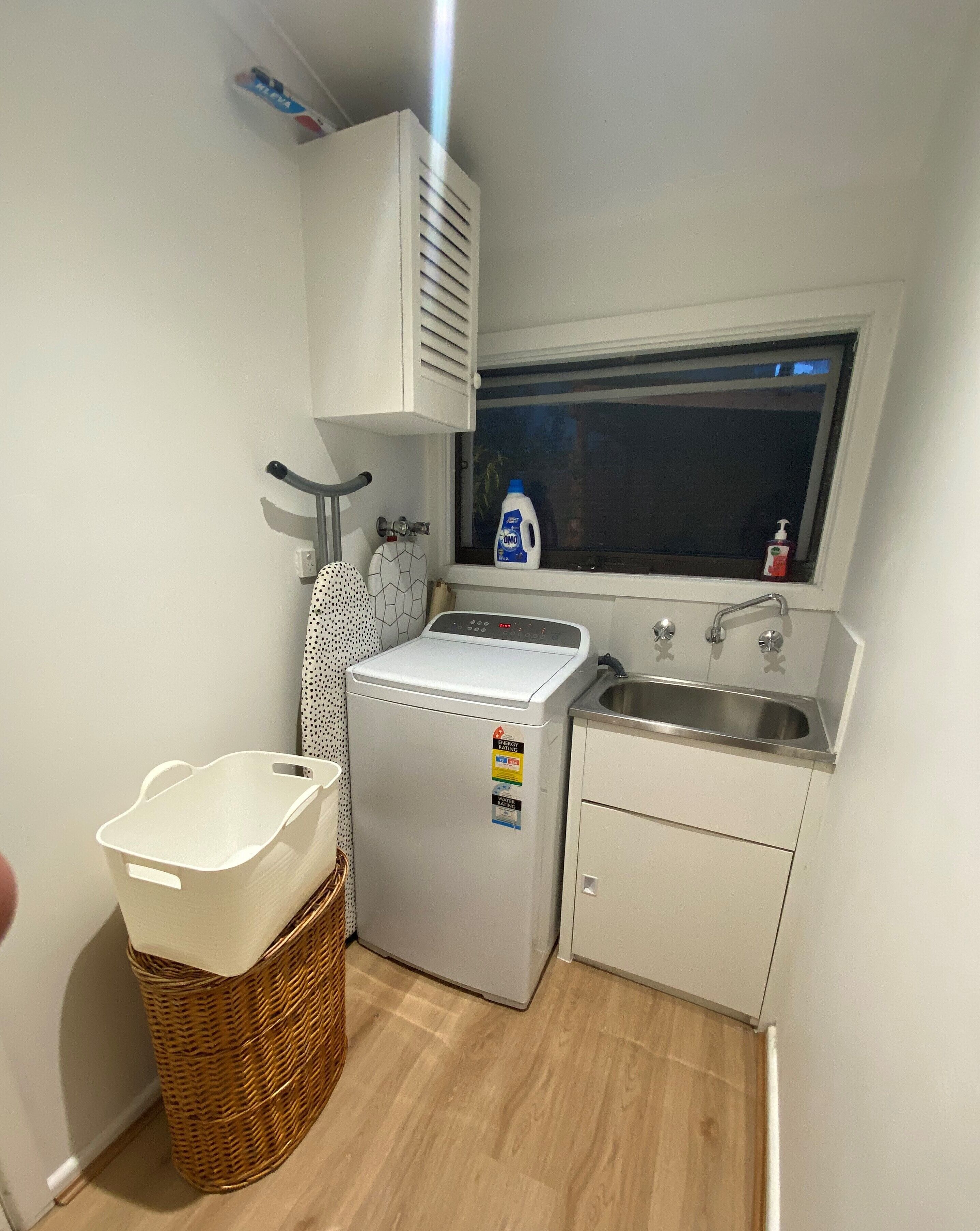 Walk to the MCG AAMI Park - Free Late Checkout Great Location & Backyard — image 17