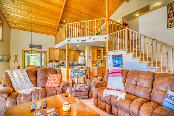 Fernseher, Kamin, Stereoanlage