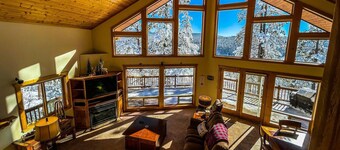 Sky Vista Lodge: Stunning Views, Private Hot Tub, Wraparound Deck, and Close to Wolf Creek Ski Area!