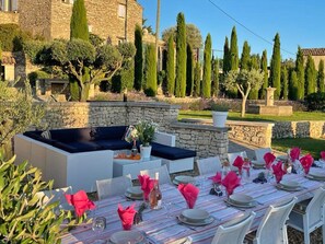Outdoor dining