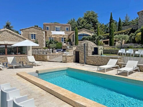 Renovated bastide near Apt with private pool
