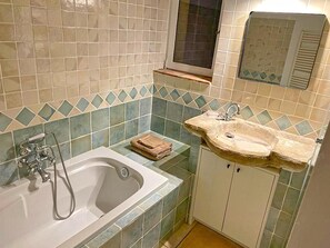 Bathtub