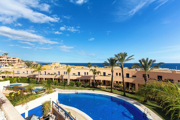 Una piscina cubierta, una piscina climatizada