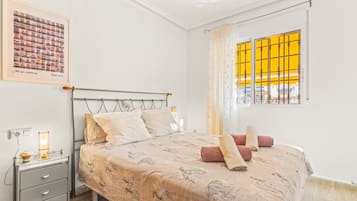 3 slaapkamers, een strijkplank/strijkijzer, gratis wifi, beddengoed