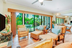 TV, offices - Lae Nani 215. A Beautifully Decorated Condo! (Kapaʻa)