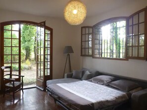 4 slaapkamers, een strijkplank/strijkijzer, gratis wifi, beddengoed