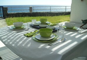Outdoor dining - Holiday Home "Nueva Baviera 42" by the Sea with Garden & Shared Pool (San Bartolome de Tirajana)