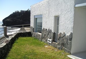 Property grounds - Holiday Home "Nueva Baviera 42" by the Sea with Garden & Shared Pool (San Bartolome de Tirajana)