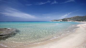 Una spiaggia nelle vicinanze