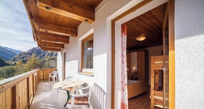 Ferienwohnung "Egarthof Arnika" mit Bergblick, WLAN, Balkon & Garten