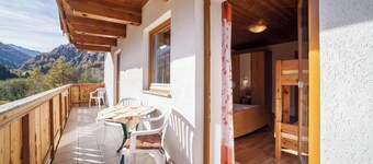 Ferienwohnung "Egarthof Arnika" mit Bergblick, WLAN, Balkon & Garten