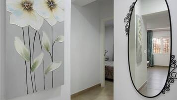 3 slaapkamers, een strijkplank/strijkijzer, gratis wifi, beddengoed