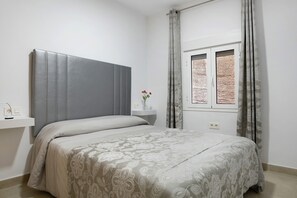 3 bedrooms, iron/ironing board, free WiFi, bed sheets - "Apartamento Atalaya" with Air Conditioning and Wi-Fi (cadiz)