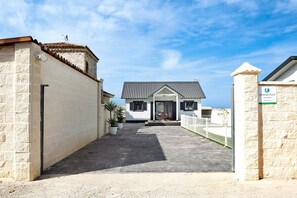 Exterior - Chalet "Casa Manoli" with Pool, Terrace, Air Conditioning and Wi-Fi (Barrio Nuevo)