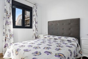 2 bedrooms, iron/ironing board, free WiFi, bed sheets - Chalet "Casa Manoli" with Pool, Terrace, Air Conditioning and Wi-Fi (Barrio Nuevo)