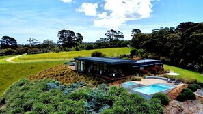 Exterior - Luxury Villas Allambee at Red Hill (Farm Stay) (Red Hill)