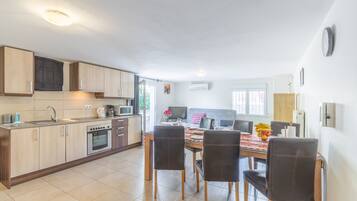 Fridge, microwave, oven, stovetop