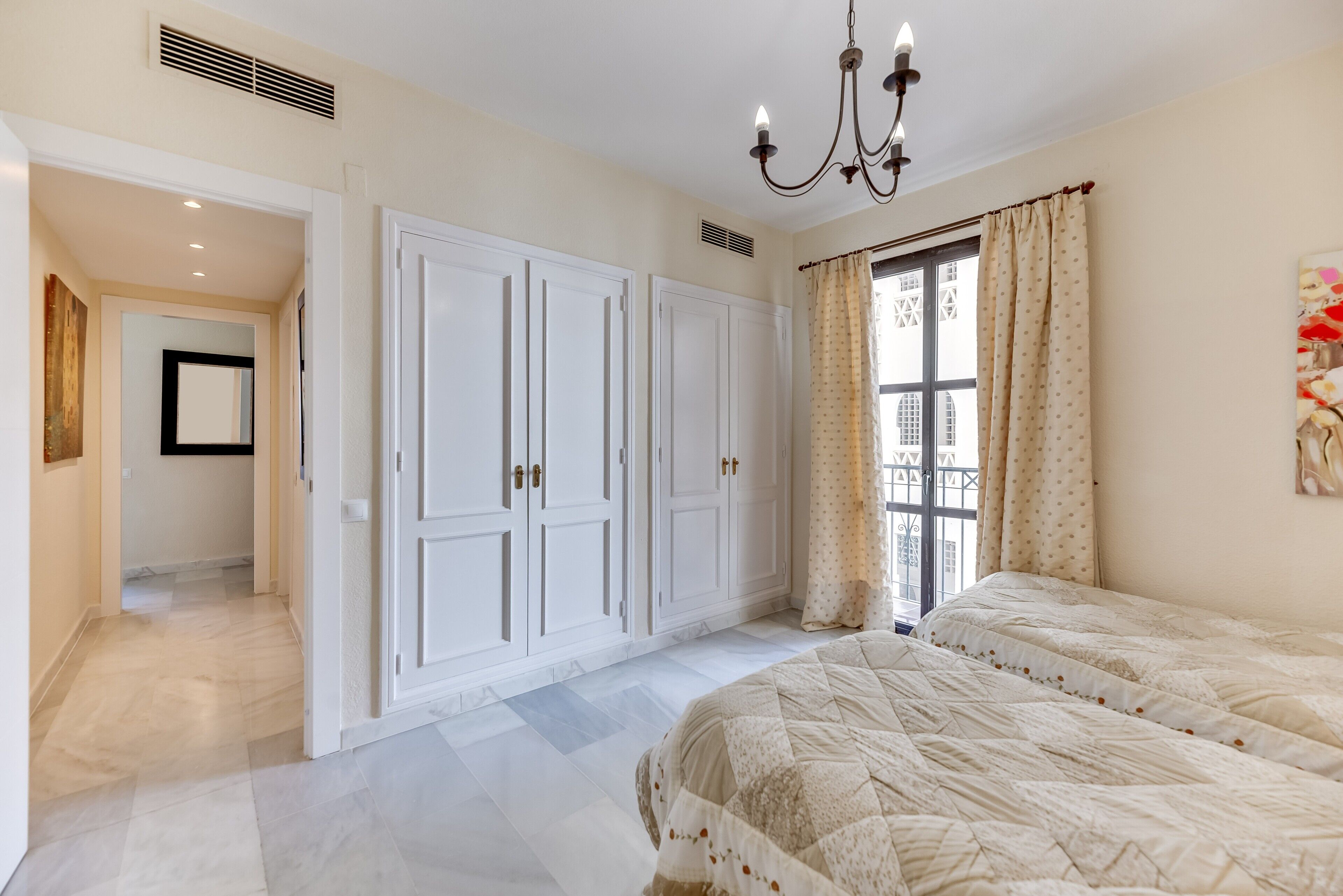 2 habitaciones, tabla de planchar con plancha y wifi gratis 