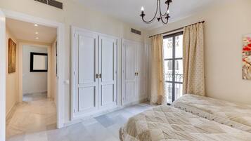 2 slaapkamers, een strijkplank/strijkijzer, gratis wifi, beddengoed