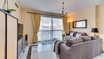 Tv, dvd-afspiller, stereoanlæg