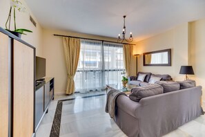 TV, DVD player, stereo - Apartment 'Puerto Banus3 Sandy Beachside' with Shared Pool and Air Conditioning (Puerto Banús)