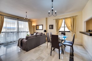 Fernseher, DVD-Player, Stereoanlage