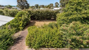 Property grounds - Great Family Holiday House in Central Location (Victor Harbor)