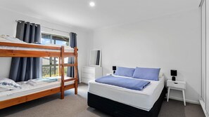 5 bedrooms, free WiFi - Great Family Holiday House in Central Location (Victor Harbor)