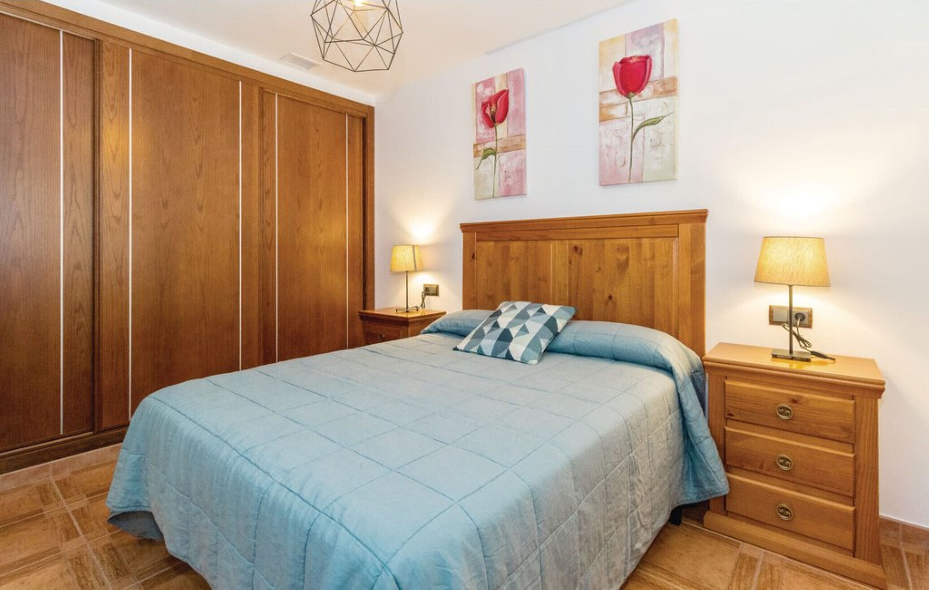 5 slaapkamers, een strijkplank/strijkijzer, gratis wifi, beddengoed