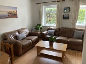Living area - Coastal coastal home (Port Eynon)