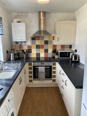 Private kitchen - Coastal coastal home (Port Eynon)