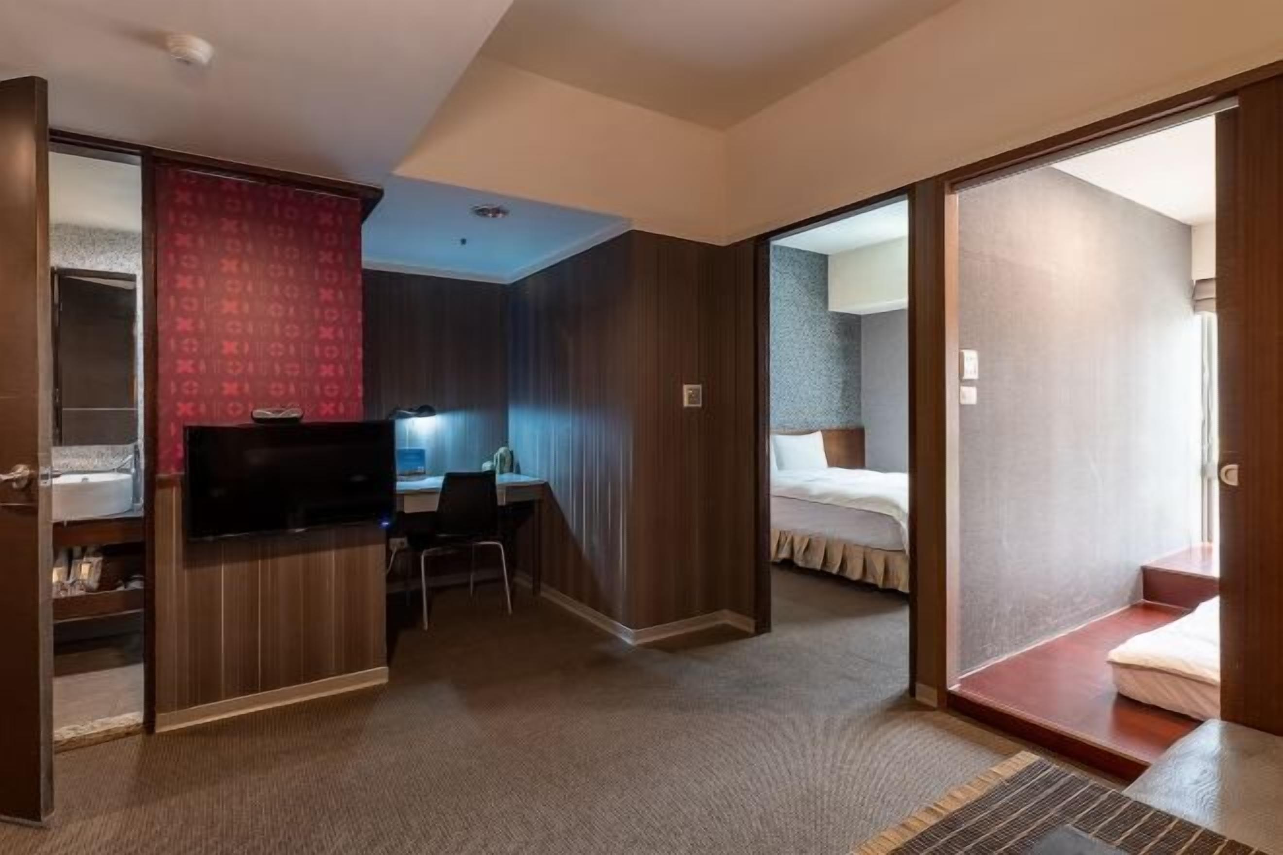 Desk, laptop workspace, soundproofing, free WiFi