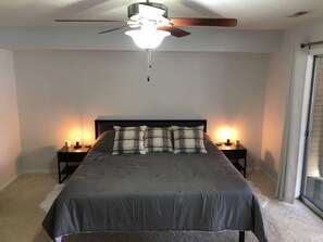 Room - Modern walk in 3 BR 2 BA lakefront condo with screened porch on the 12mm! (Lake Ozark)