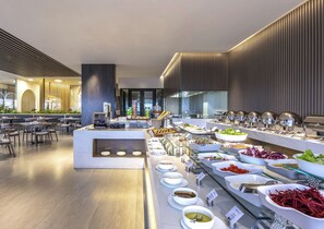 Se ofrece un desayuno continental (350000 VND por persona)