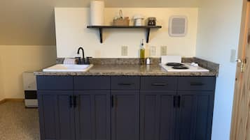 Fridge, microwave, stovetop, coffee/tea maker
