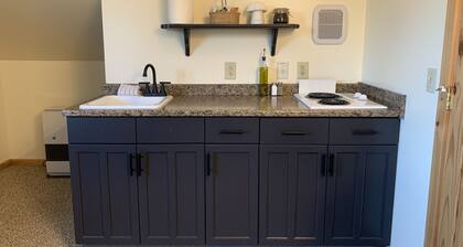 Cozy & Convenient Studio with Kitchenette